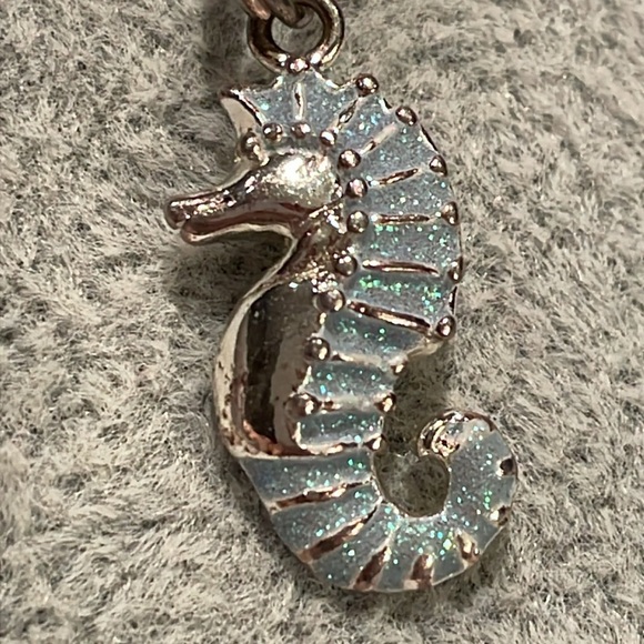 Blue Sparkling Sea Horse 925 Sterling Silver & 18” plated silver chain - Picture 7 of 7